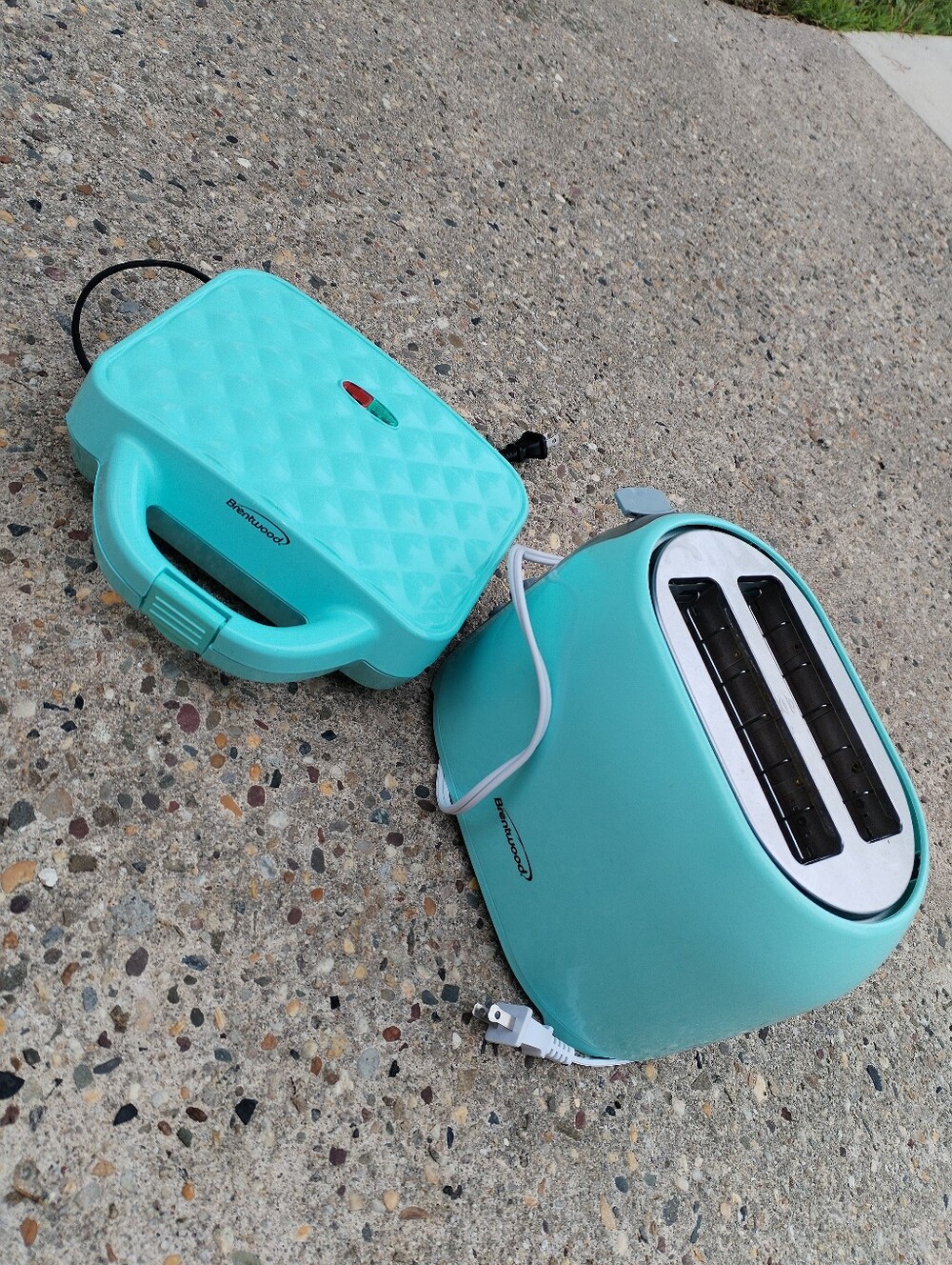 Brentwood Turquoise 2-Slice Toaster and waffle  Maker Set
